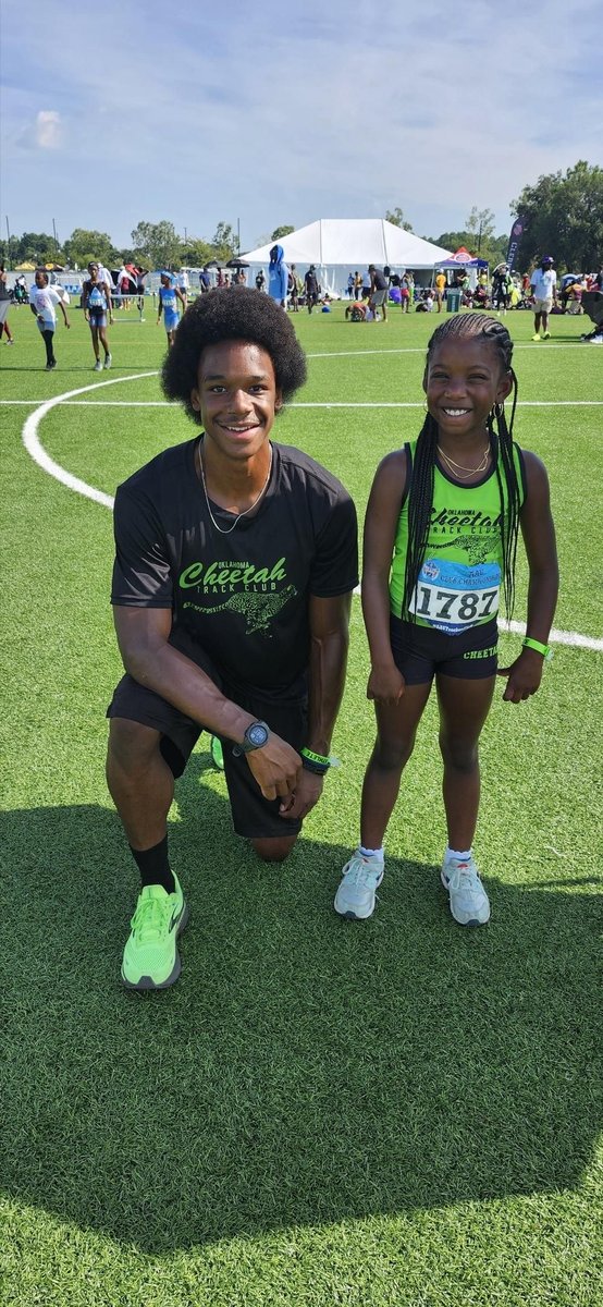 An older Cheetah athlete with a younger teammate at AAU Club Championships