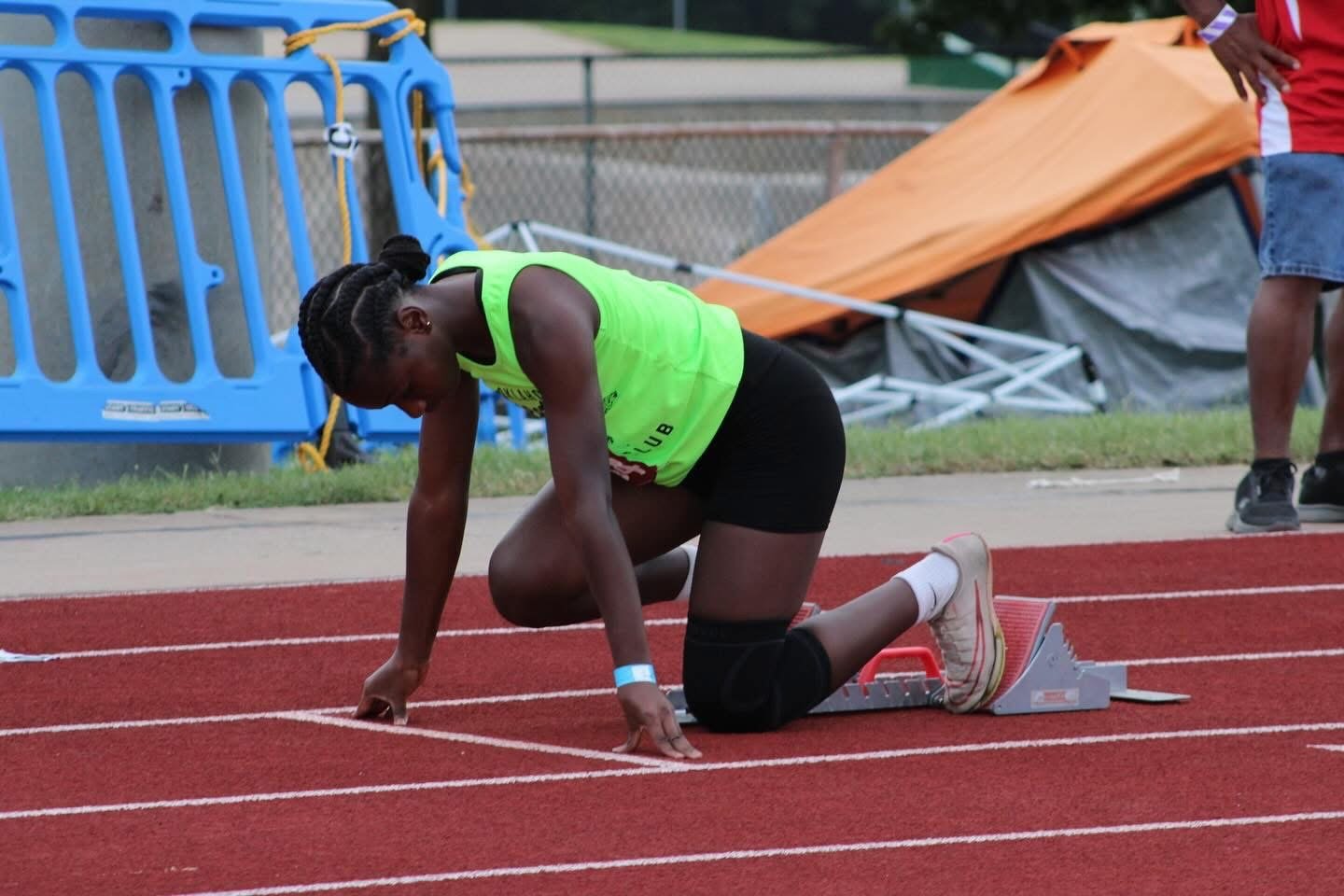 Cheetah athlete setting up in starting blocks before a sprint