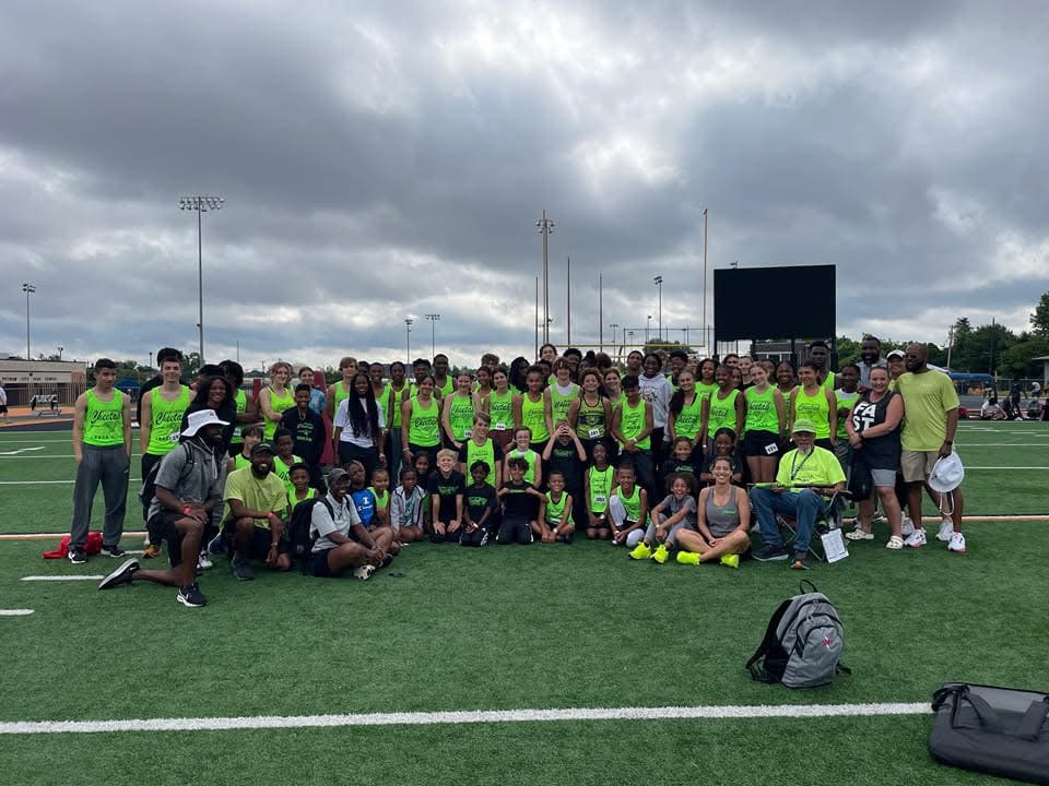 Full Oklahoma Cheetah team and coaches at a meet